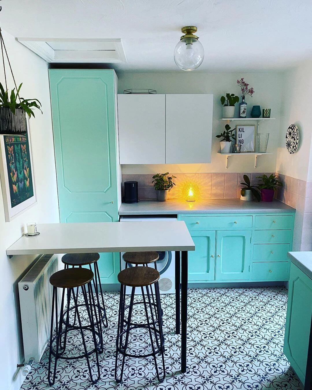 50s diner-inspired kitchen